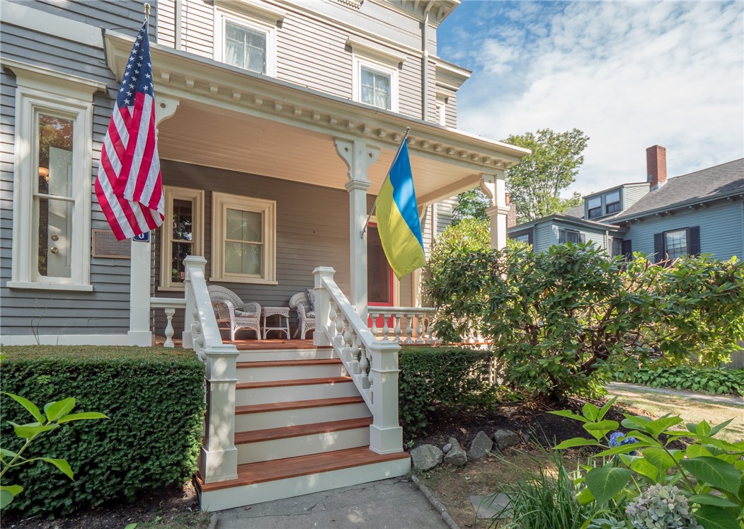 8 Cottage Street, Unit 2 Newport, RI 02840 - Photo 4 of 32