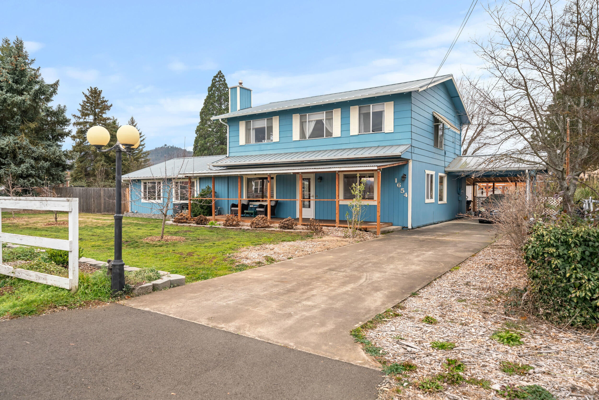 1654 Thomas Road Medford, OR 97501 - Photo 1 of 46 1_1654 thomas rd, medford, or 97501-01