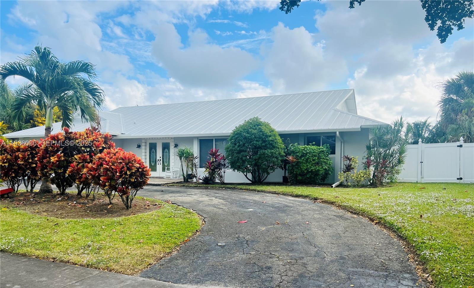 3324 Lakeview Boulevard Delray Beach, FL 33445 - Photo 2 of 40