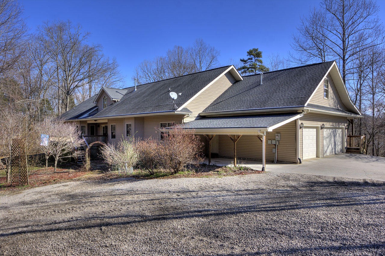 188 Lanes Bluff Road Clinton, TN 37716 - Photo 8 of 39 a front view of a house with a yard