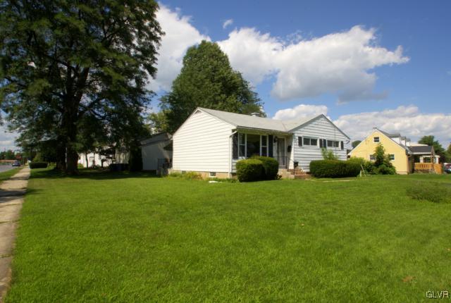 2180 Aster Road Bethlehem, PA 18018 - Photo 2 of 14 Gallery Image 2