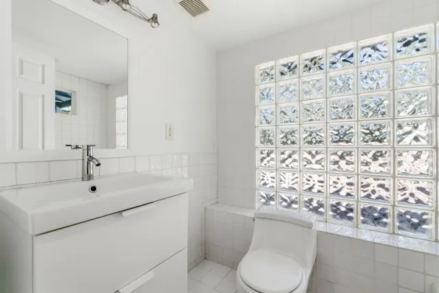 $3,300 | 1504 West 39th 1/2 Street, Austin, TX 78756