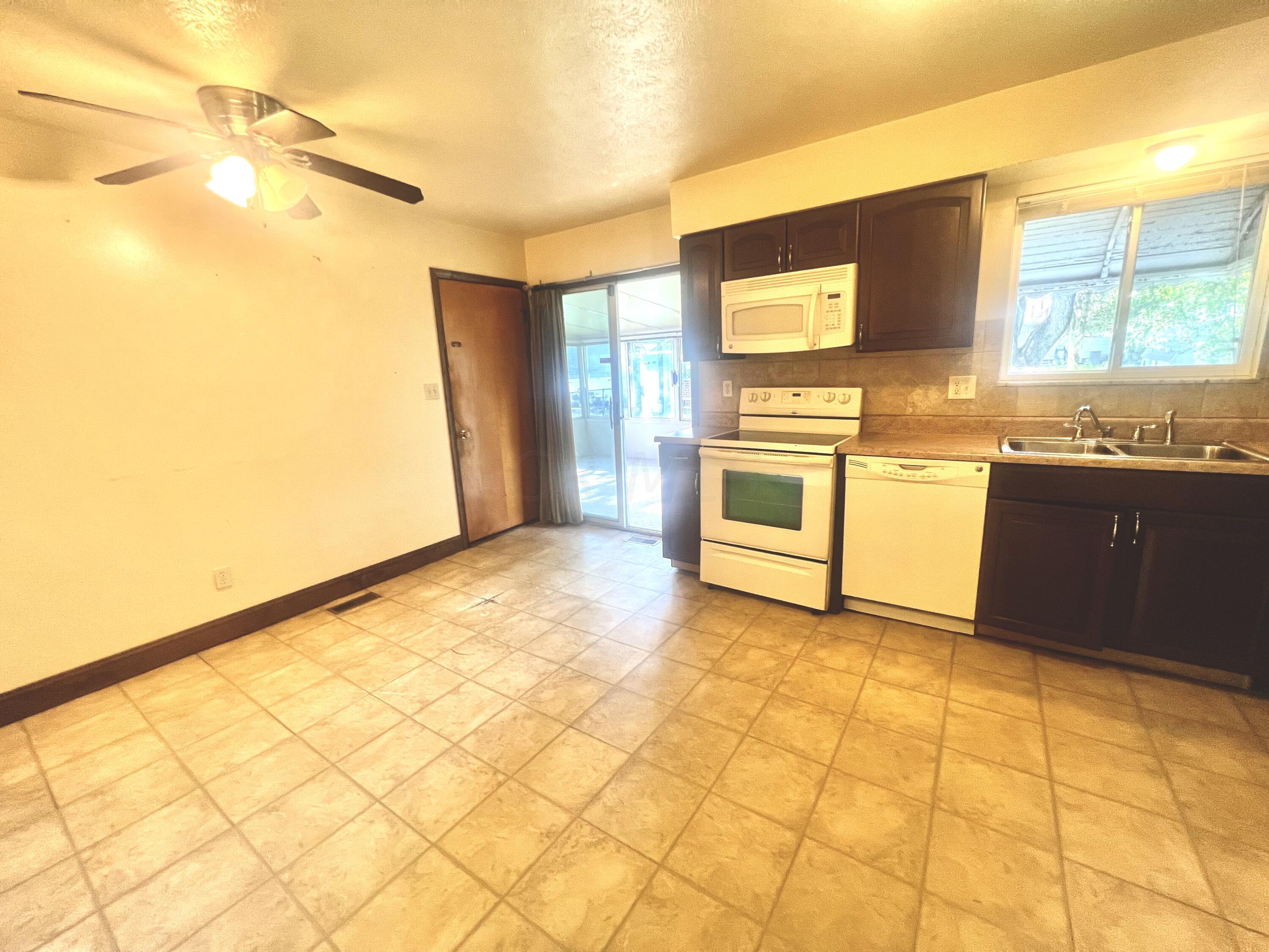 2791 Maywood Road Columbus, OH 43232 - Photo 4 of 20 Kitchen
