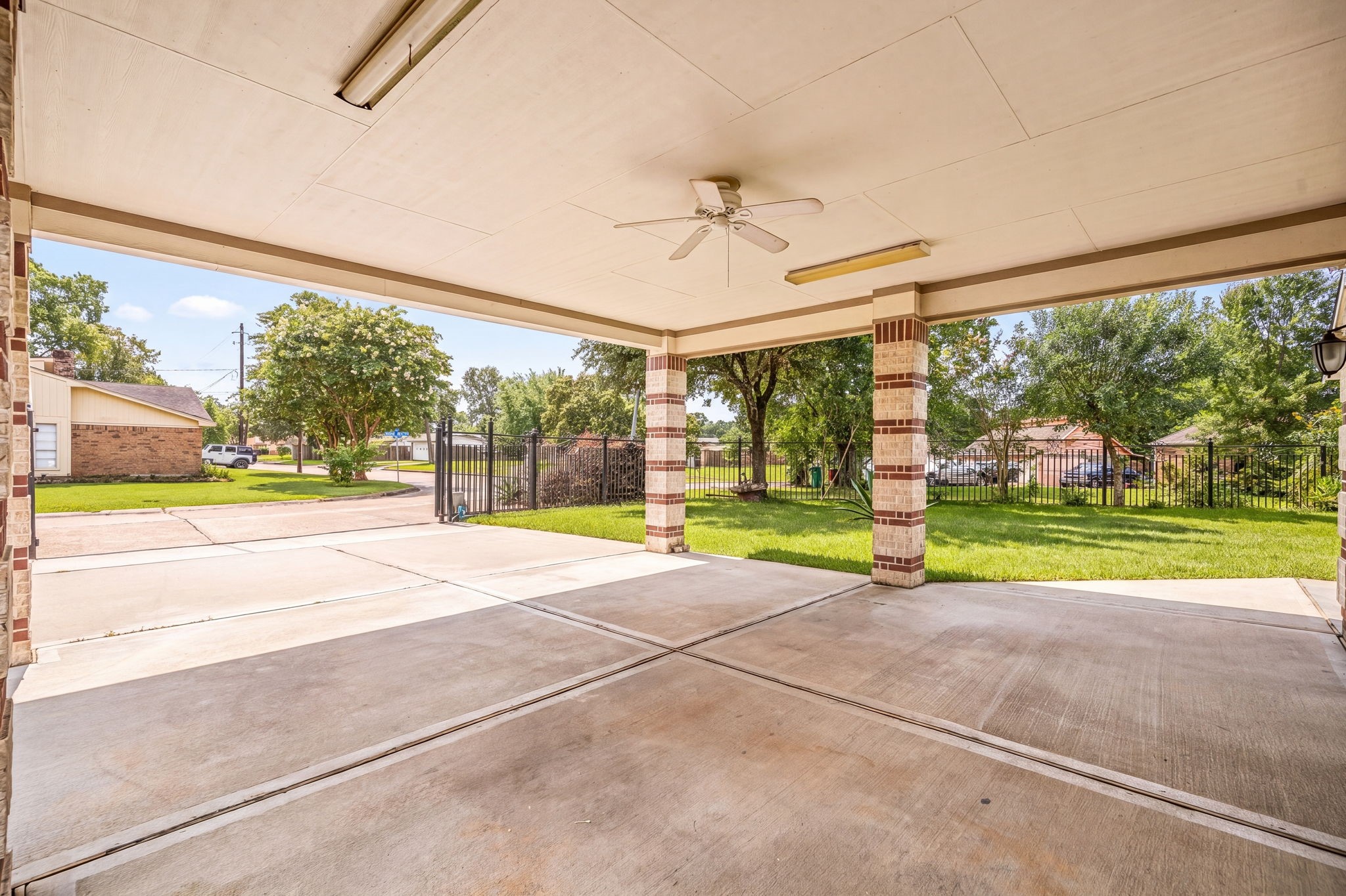 600 Riverbend Street Baytown, TX 77521 - Photo 4 of 26