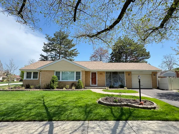 $669,000 | 901 Brookline Lane, Park Ridge, IL 60068