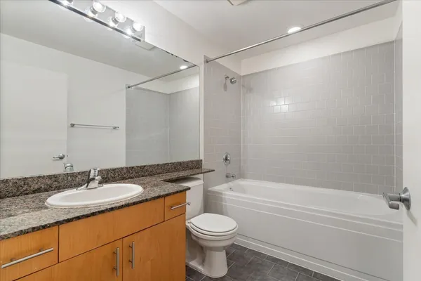 $349,000 | 1040 West Adams Street, Unit 110, Chicago, IL 60607