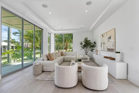 $4,100,000 | 1070 Del Harbour Drive, Delray Beach, FL 33483