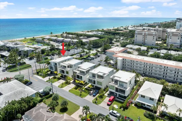 $4,100,000 | 1070 Del Harbour Drive, Delray Beach, FL 33483