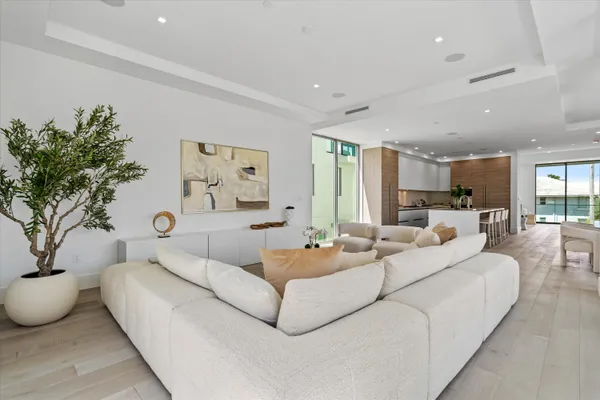 $4,100,000 | 1070 Del Harbour Drive, Delray Beach, FL 33483