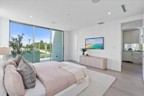 $4,100,000 | 1070 Del Harbour Drive, Delray Beach, FL 33483