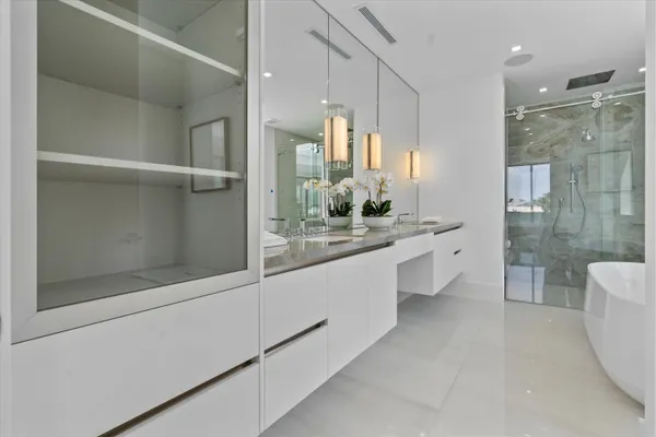 $4,100,000 | 1070 Del Harbour Drive, Delray Beach, FL 33483