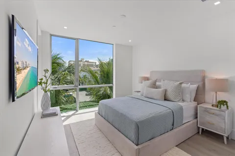 $4,100,000 | 1070 Del Harbour Drive, Delray Beach, FL 33483