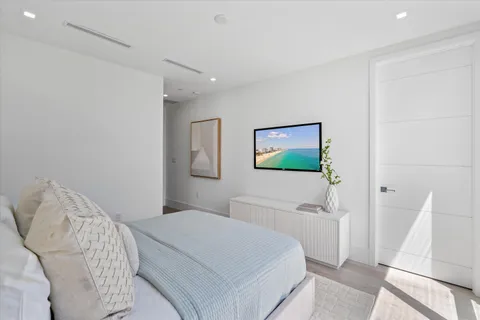 $4,100,000 | 1070 Del Harbour Drive, Delray Beach, FL 33483