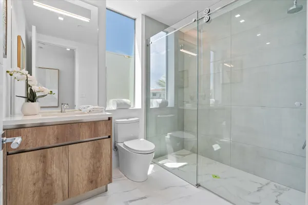 $4,100,000 | 1070 Del Harbour Drive, Delray Beach, FL 33483