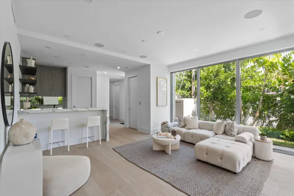 $4,100,000 | 1070 Del Harbour Drive, Delray Beach, FL 33483