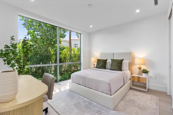 $4,100,000 | 1070 Del Harbour Drive, Delray Beach, FL 33483