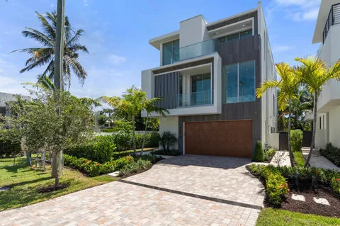 $4,100,000 | 1070 Del Harbour Drive, Delray Beach, FL 33483