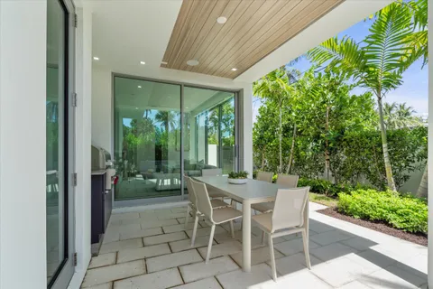$4,100,000 | 1070 Del Harbour Drive, Delray Beach, FL 33483