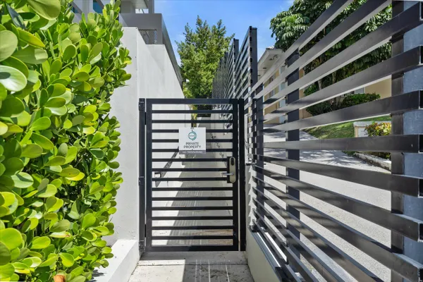 $4,100,000 | 1070 Del Harbour Drive, Delray Beach, FL 33483
