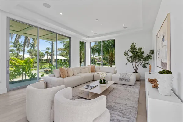 $4,100,000 | 1070 Del Harbour Drive, Delray Beach, FL 33483
