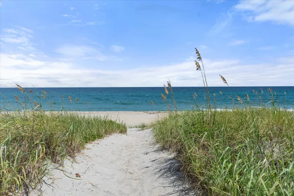 $4,100,000 | 1070 Del Harbour Drive, Delray Beach, FL 33483