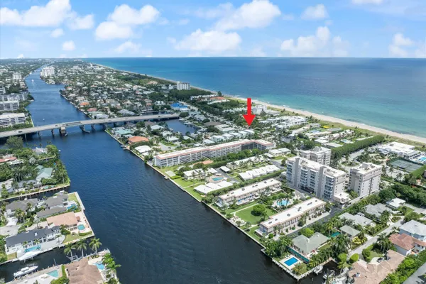 $4,100,000 | 1070 Del Harbour Drive, Delray Beach, FL 33483