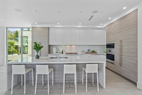 $4,100,000 | 1070 Del Harbour Drive, Delray Beach, FL 33483