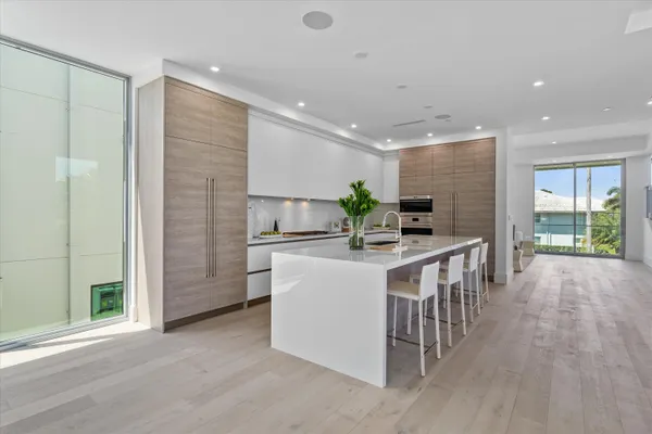 $4,100,000 | 1070 Del Harbour Drive, Delray Beach, FL 33483