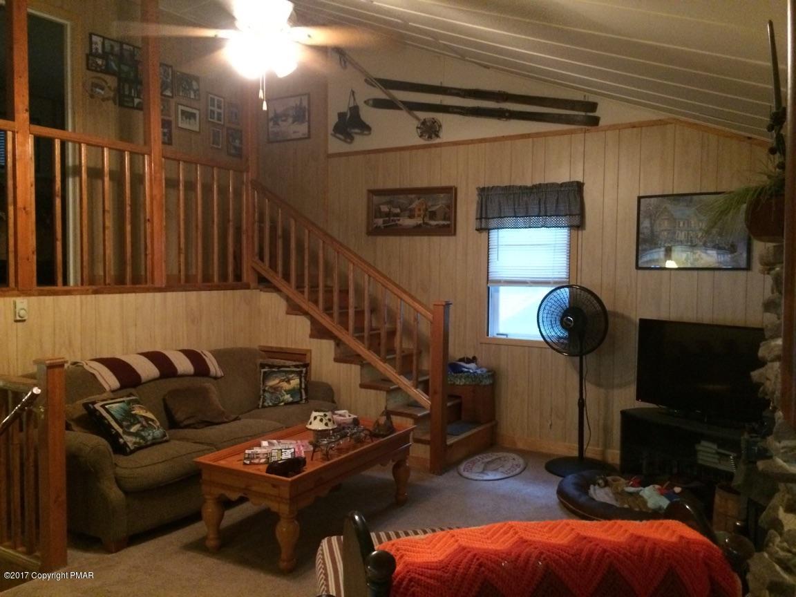 51 Pinetree Road Albrightsville, PA 18210 - Photo 2 of 12 Living Room