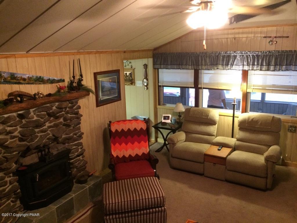 51 Pinetree Road Albrightsville, PA 18210 - Photo 5 of 12 Living Room