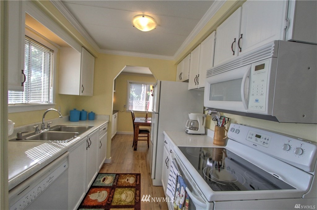 2215 Ross Road Point Roberts, WA 98281 - Photo 8 of 21 Gallery Image 8