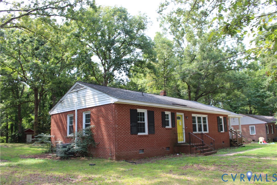 10035 Wycliff Road Chesterfield, VA 23236 - Photo 3 of 12 Brick exterior with white siding accents and a con
