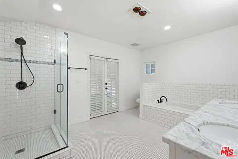 $2,398,000 | 16910 West Magnolia Boulevard, Encino, CA 91316