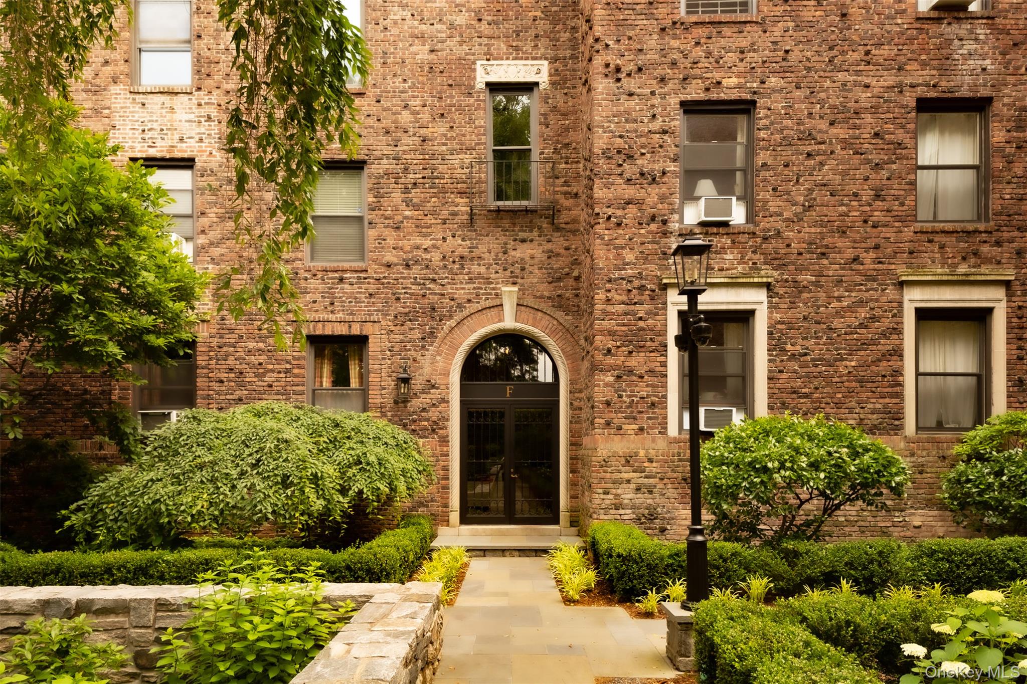64 Sagamore Road, Unit F3 Bronxville, NY 10708 - Photo 4 of 13