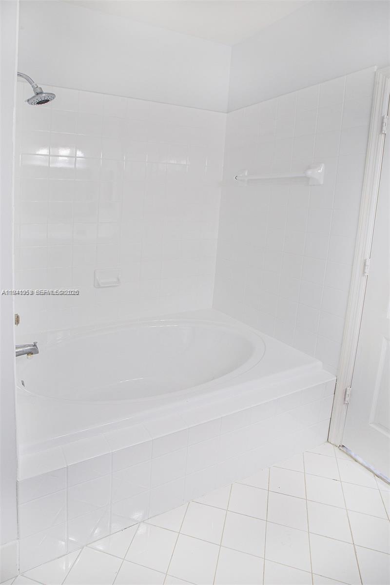 16222 Southwest 102nd Terrace Miami, FL 33196 - Photo 22 of 32 Primary Bedroom Shower/Tub