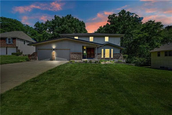 $500,000 | 106 East 104th Street, Kansas City, MO 64114