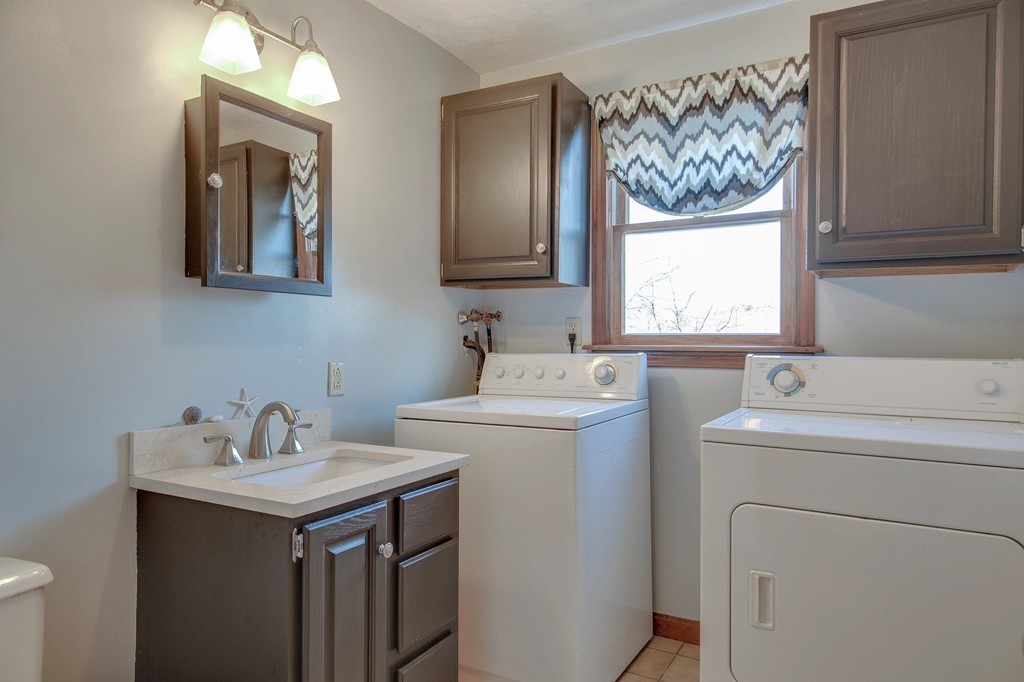32 Tadmuck Road Westford, MA 01886 - Photo 13 of 27 Gallery Image 13