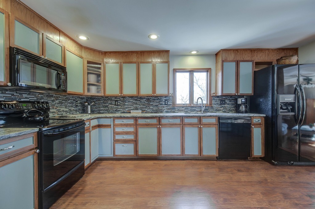 32 Tadmuck Road Westford, MA 01886 - Photo 2 of 27 Gallery Image 2