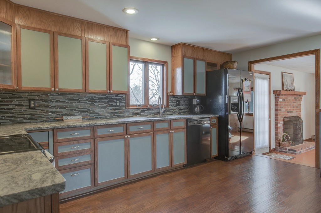 32 Tadmuck Road Westford, MA 01886 - Photo 3 of 27 Gallery Image 3