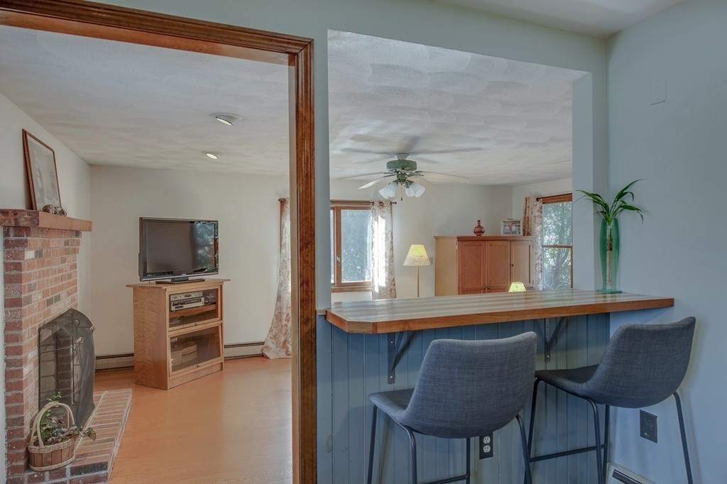 32 Tadmuck Road Westford, MA 01886 - Photo 4 of 27 Gallery Image 4