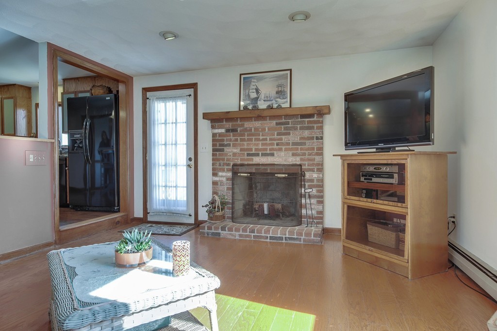 32 Tadmuck Road Westford, MA 01886 - Photo 6 of 27 Gallery Image 6
