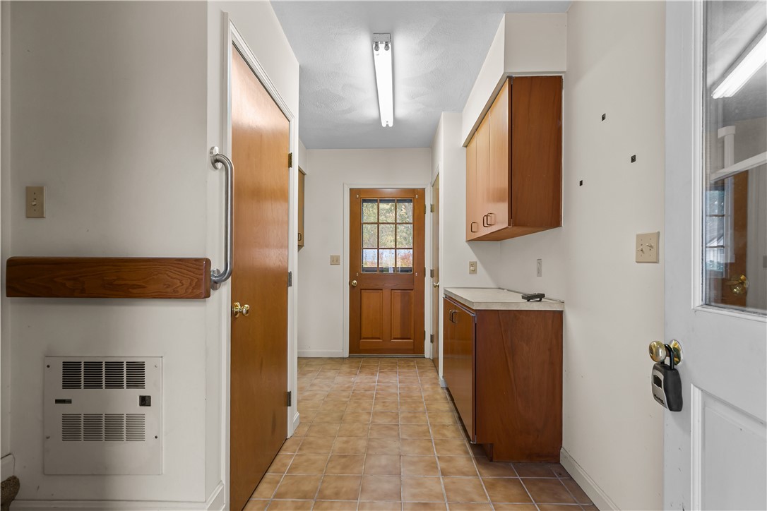 103 Cedar Island Road Narragansett, RI 02882 - Photo 23 of 50 Mudroom/Laundry
