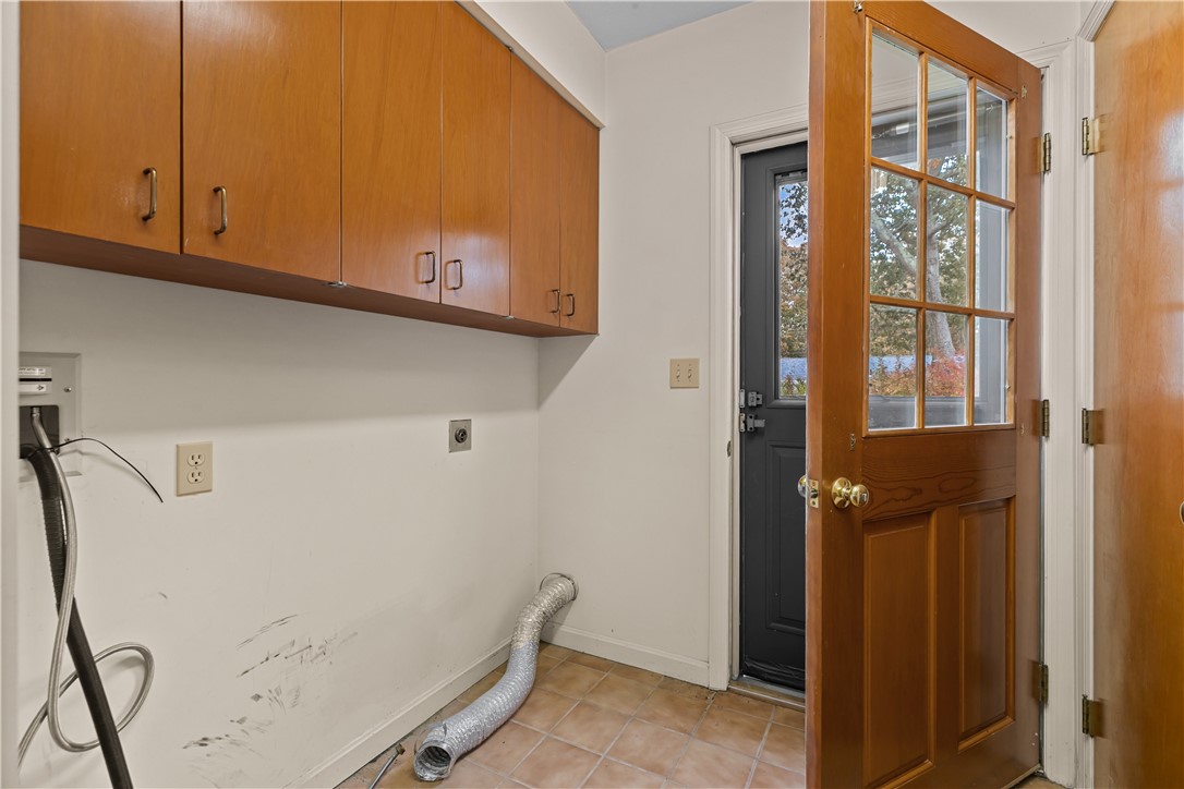 103 Cedar Island Road Narragansett, RI 02882 - Photo 24 of 50 Laundry hookups & door to back yard