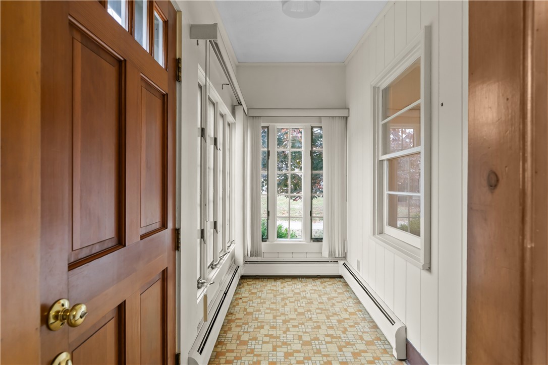 Enclosed Side Porch entry to kitchen