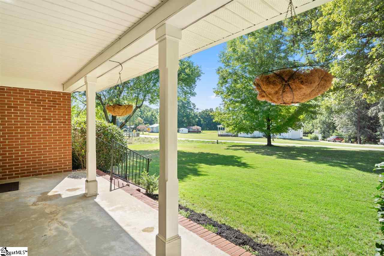 141 Hunter Road Simpsonville, SC 29681 - Photo 4 of 27 Gallery Image 4
