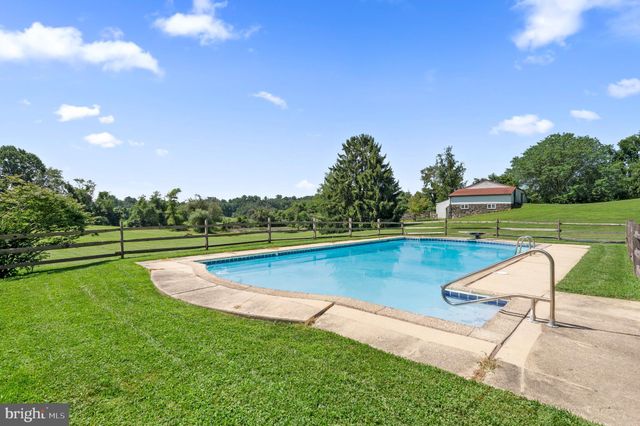 $2,100,000 | 834 Starvegut Lane, Kennett Square, PA 19348