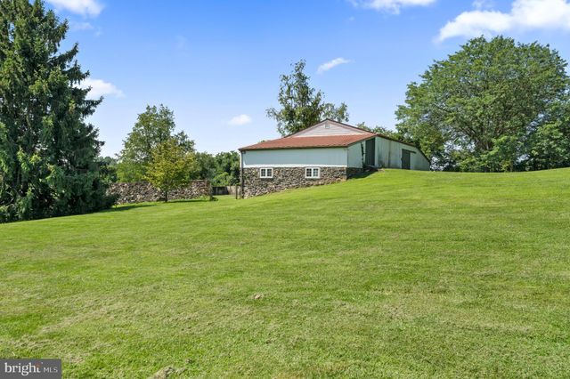 $2,100,000 | 834 Starvegut Lane, Kennett Square, PA 19348