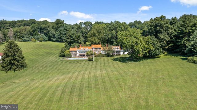 $2,100,000 | 834 Starvegut Lane, Kennett Square, PA 19348