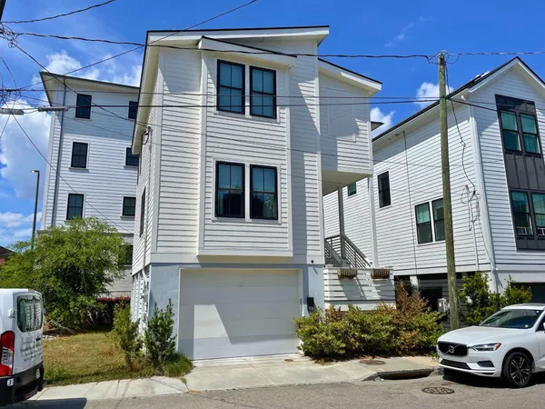 $4,300 | 106 Cooper Street, Charleston, SC 29403