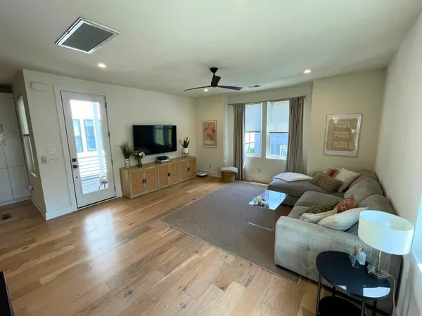 $4,300 | 106 Cooper Street, Charleston, SC 29403